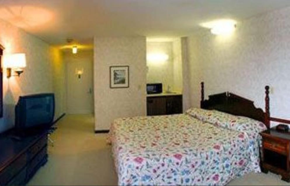 Hilltop Hotel 2*